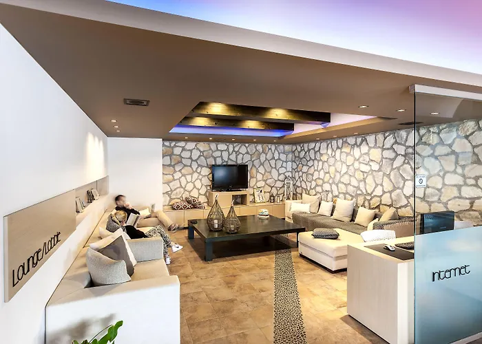 Memories Monolithos (Santorini)